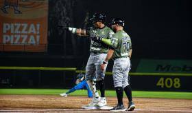 Luce ofensiva choca y vencen 10-5 a Puebla en el segundo de la serie