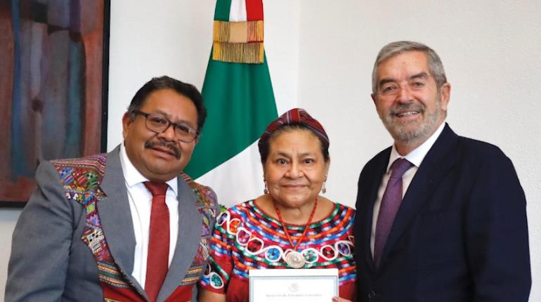 ¡Ya es mexicana! Rigoberta Menchú recibe carta de naturalización