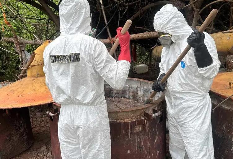 Aseguran narcolaboratorio en Sinaloa con casi una tonelada de metanfetamina