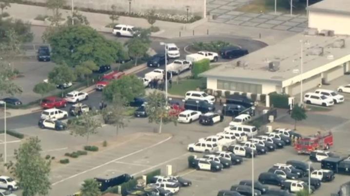 Mueren 3 por explosión en Departamento de Policías de Los Ángeles, EE. UU.
