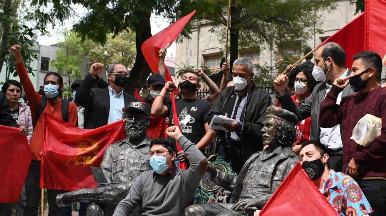 Partido Comunista y embajada de Cuba en México reprueban retiro de estatuas de Fidel y El Che