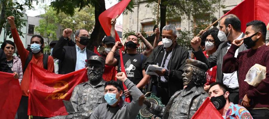 Partido Comunista y embajada de Cuba en México reprueban retiro de estatuas de Fidel y El Che