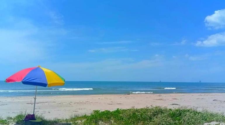 Levantan alerta de Marea Roja en Playas de Centla
