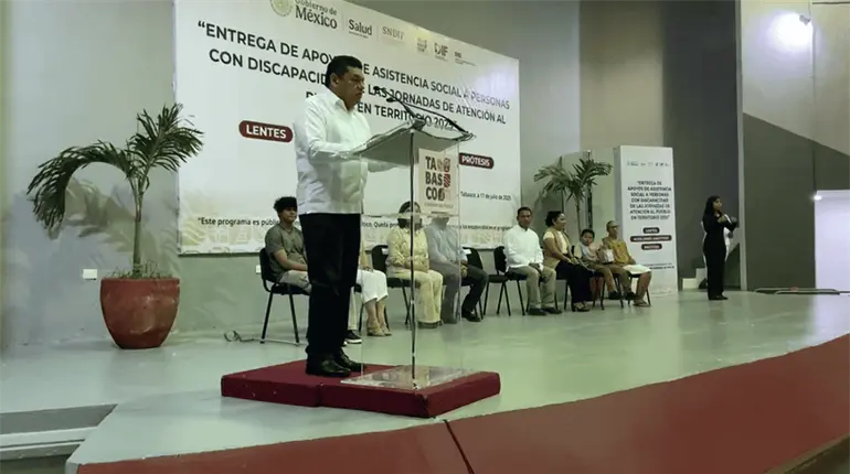 Entrega gobierno 441 apoyos de lentes, auxiliares auditivos y prótesis