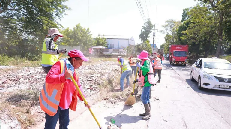 Retira Centro basurero clandestino en Gaviotas Norte