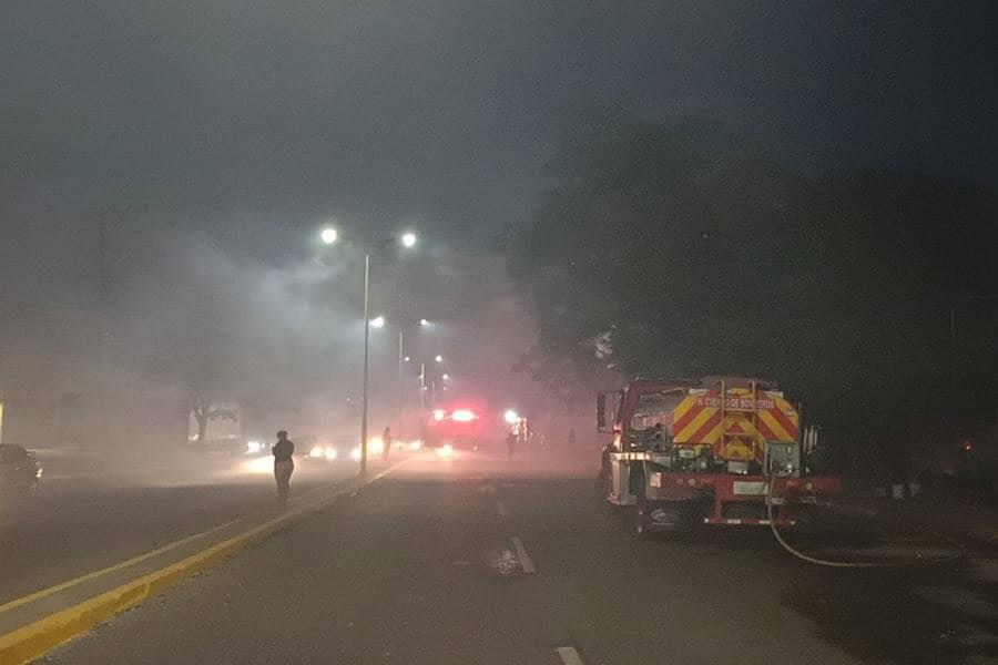 Fuerte incendio en Guayabal cubre de humo Villahermosa Fuerte incendio en Guayabal cubre de humo Villahermosa