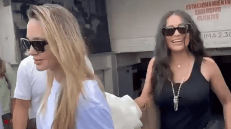 ¡Saca las caguamas Salma! Así reciben a la veracruzana y a Angelina Jolie en Catemaco