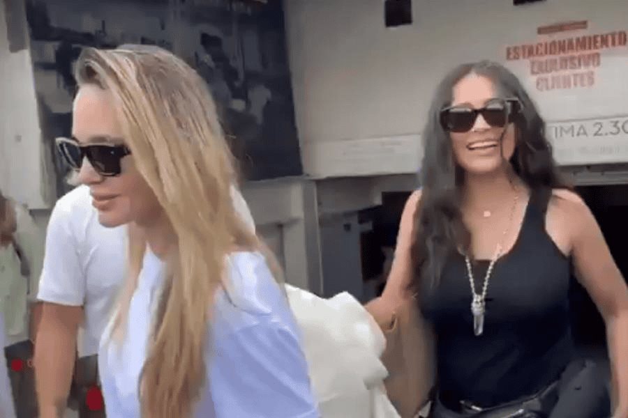 ¡Saca las caguamas Salma! Así reciben a la veracruzana y a Angelina Jolie en Catemaco