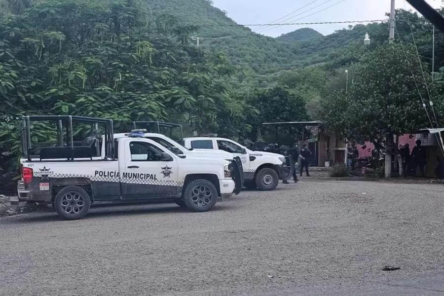 CJNG ataca viviendas y base de Policía Municipal en Tepalcatepec, Michoacán CJNG ataca viviendas y base de Policía Municipal en Tepalcatepec, Michoacán