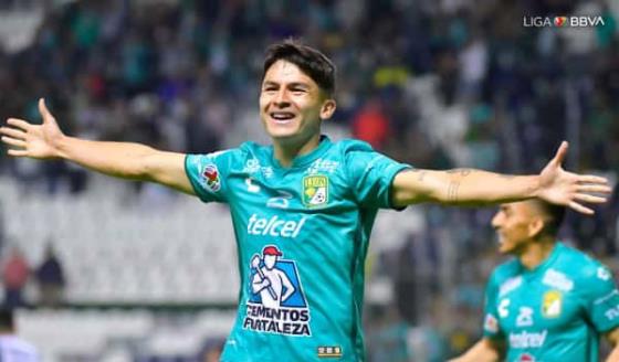 Iván Moreno protagoniza momento emotivo con pequeño aficionado del León