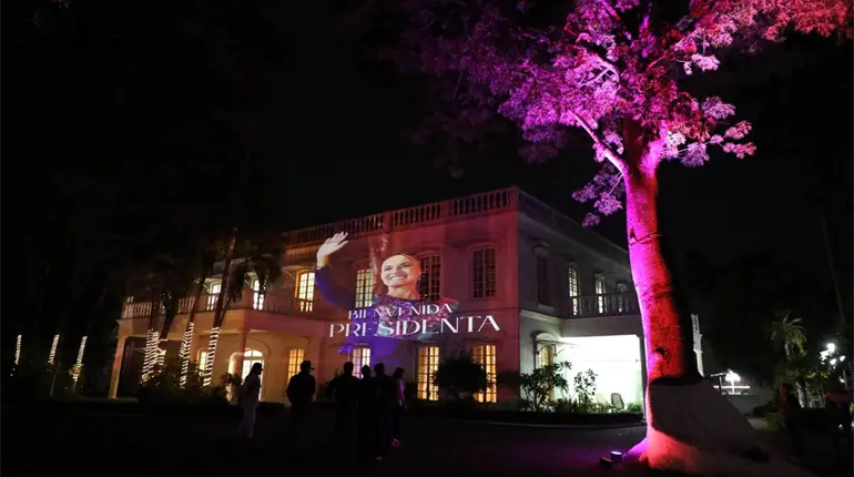 Llega Sheinbaum a Tabasco; es recibida en el Centro Cultural Quinta Grijalva