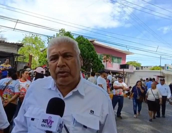 2 mil 500 transportistas en riesgo de  perder permisos y concesiones; no han pagado refrendo vehicular