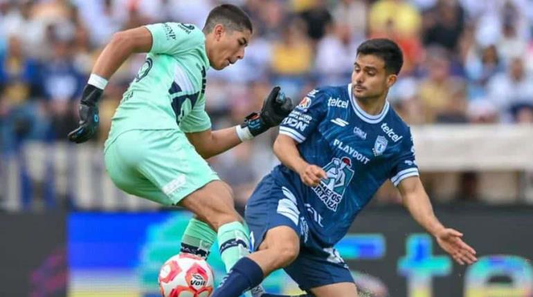 Pachuca aprovecha errores del arquero de Pumas para vencerlos