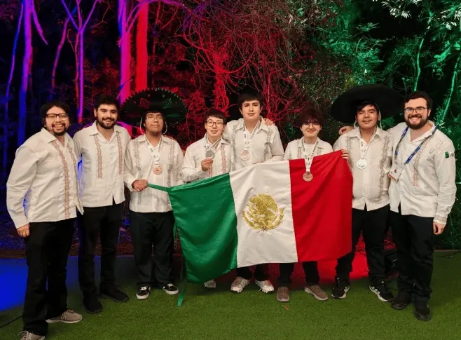 Jóvenes mexicanos ganan plata y bronce en Olimpiada Internacional de Matemáticas