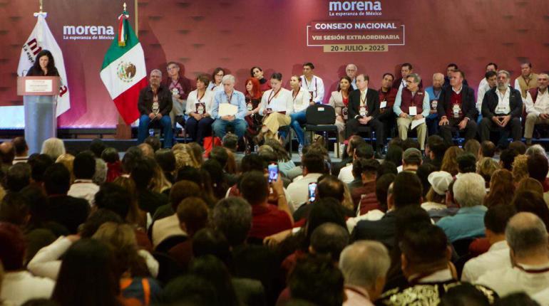 "¡No estás solo!" Arropan a Adán Augusto en Asamblea Nacional de Morena