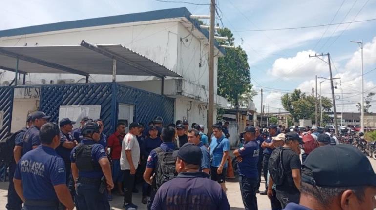 Policías de Macuspana obtienen respuesta de aumento salarial, tras nuevo paro y bloqueo carretero