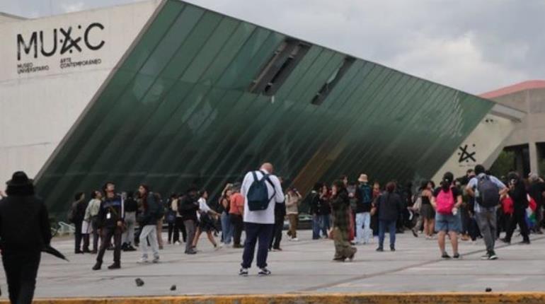 Condena Sheinbaum actos vandálicos en la UNAM durante marcha contra gentrificación