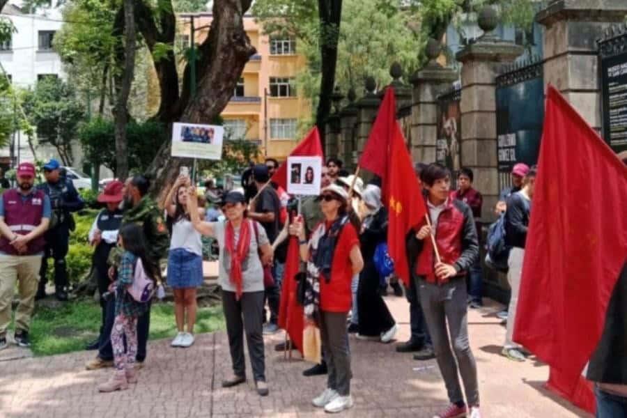 Exigen reinstalación de estatuas de Fidel Castro y ´Che´ Guevara a las afueras del Jardín Tabacalera Exigen reinstalación de estatuas de Fidel Castro y ´Che´ Guevara a las afueras del Jardín Tabacalera