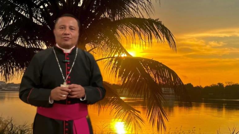 El obispo de Tuxpan, Roberto Madrigal Gallegos, invita a vivir el verano en familia
