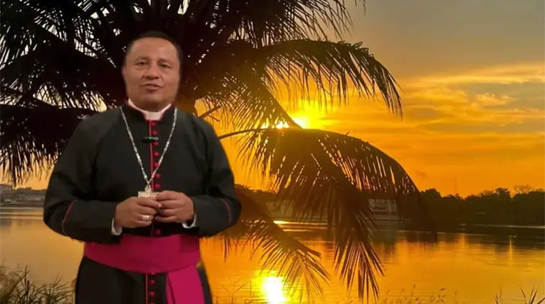 El obispo de Tuxpan, Roberto Madrigal Gallegos, invita a vivir el verano en familia