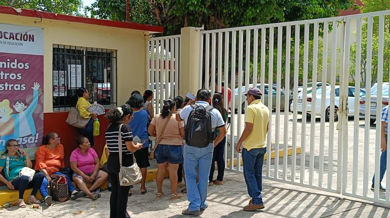 Piden salida de directora de telesecundaria; la acusan de presuntas irregularidades