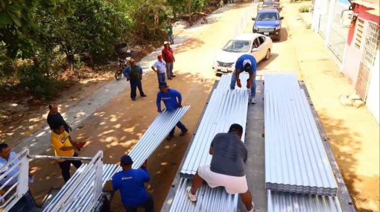 Cierra ´Mejoramiento de Vivienda´ con entrega de 2,500 paquetes de láminas en Centro