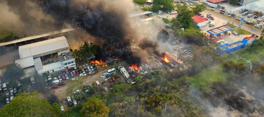 Se incendia retén de vehículos en sector Pyasur de Villahermosa Se incendia retén de vehículos en sector Pyasur de Villahermosa