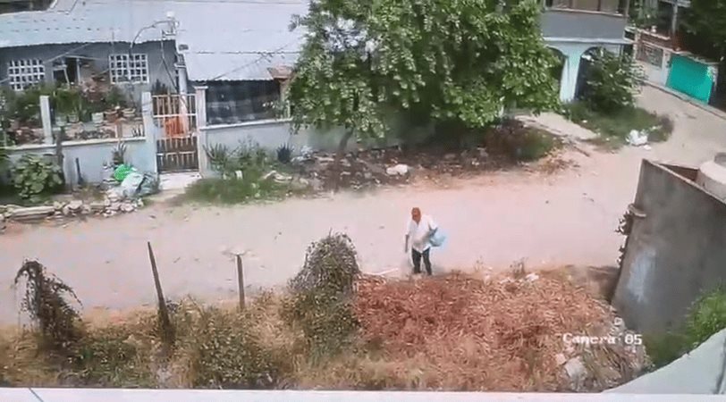 ¡En pleno canicular! Graban a adulto mayor provocando incendio en Gaviotas ¡En pleno canicular! Graban a adulto mayor provocando incendio en Gaviotas