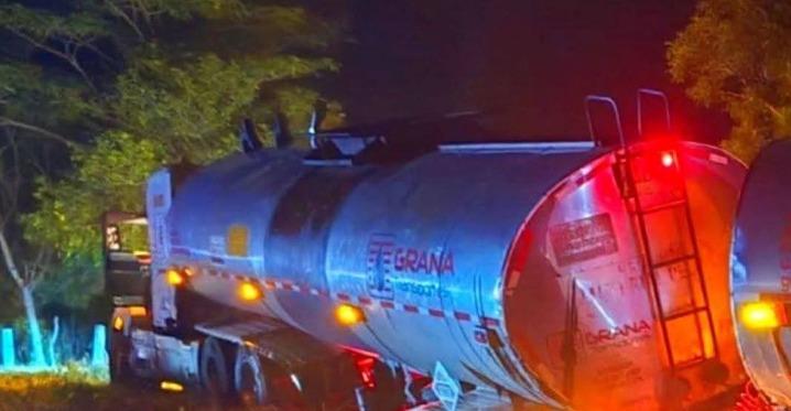 Robo de pipa de combustible desata persecución y balacera en Veracruz