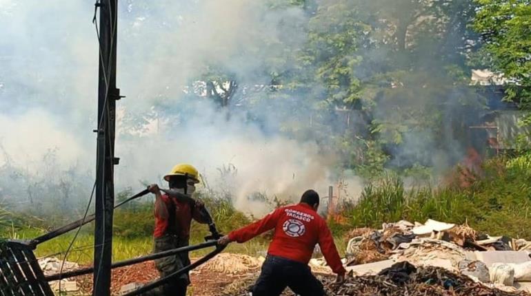 De nuevo, incendio de pastizal cubre de humo parte de Villahermosa