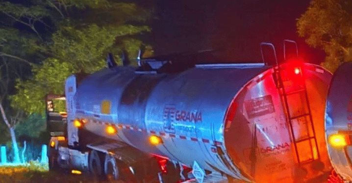 Robo de pipa de combustible desata persecución y balacera en Veracruz
