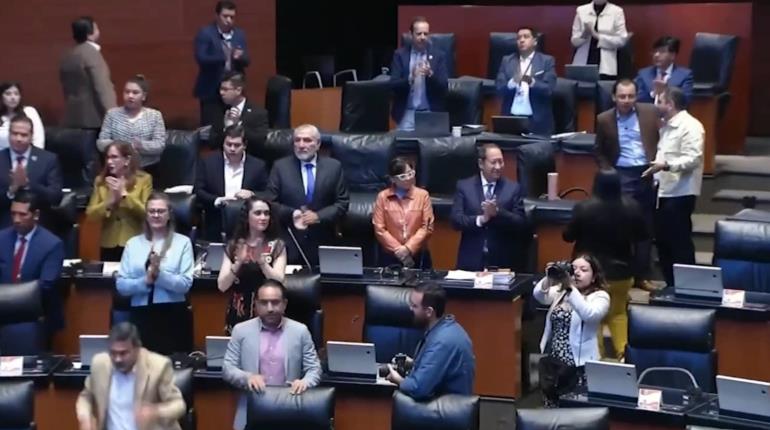 Rinden minuto de aplausos en honor a Ozzy Osbourne en el Senado