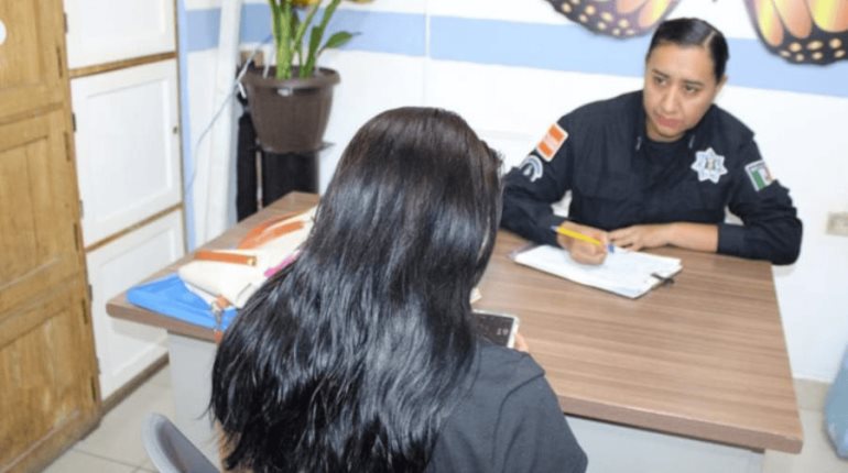 Entrega SSPC Tabasco botón de emergencia "Auxíliame" a mujer víctima de violencia
