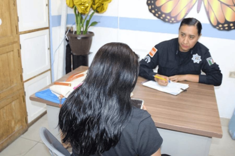 Entrega SSPC Tabasco botón de emergencia "Auxíliame" a mujer víctima de violencia Entrega SSPC Tabasco botón de emergencia "Auxíliame" a mujer víctima de violencia