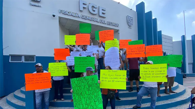 Protestan en la fiscalía de Tabasco familiares de 10 detenidos; acusan que les fabricaron delitos