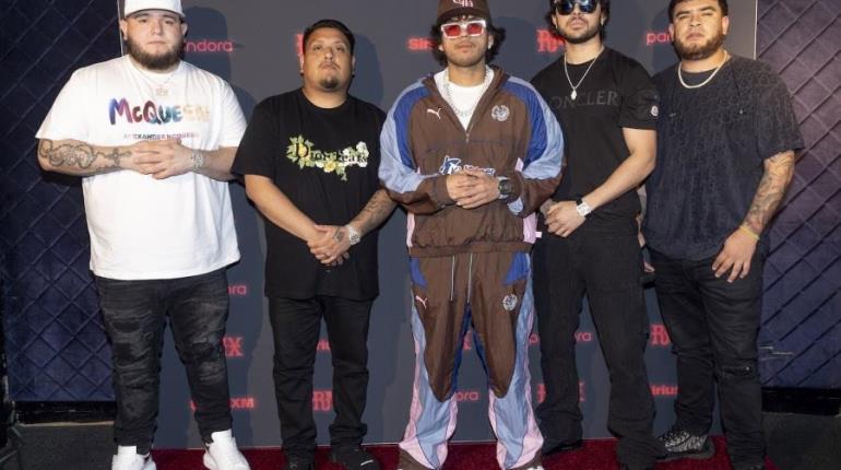 Fuerza Regida invita a migrantes detenidos por ICE a su show