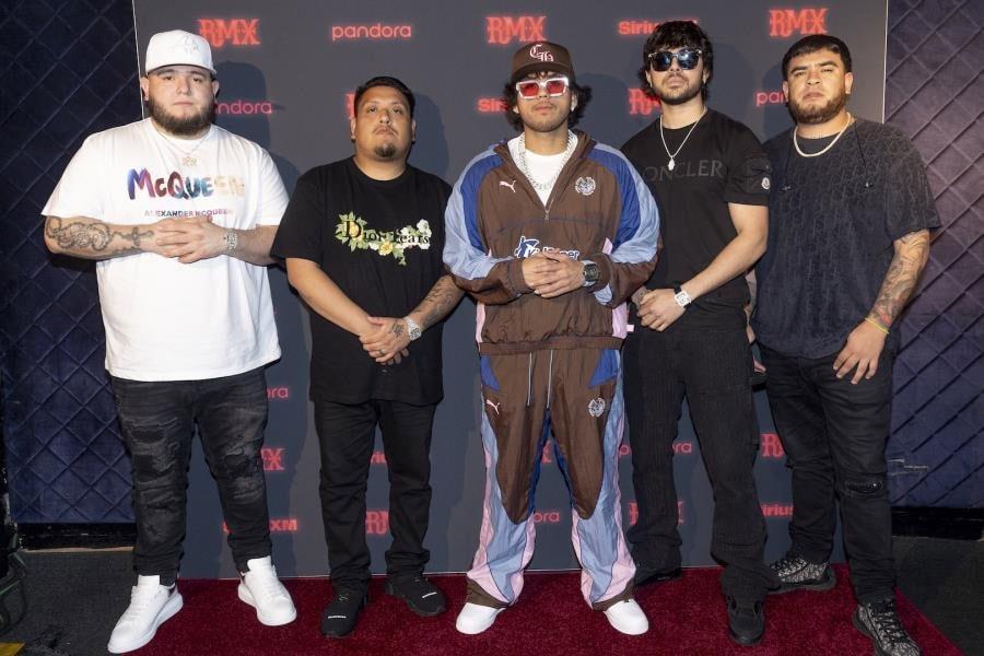 Fuerza Regida invita a migrantes detenidos por ICE a su show Fuerza Regida invita a migrantes detenidos por ICE a su show