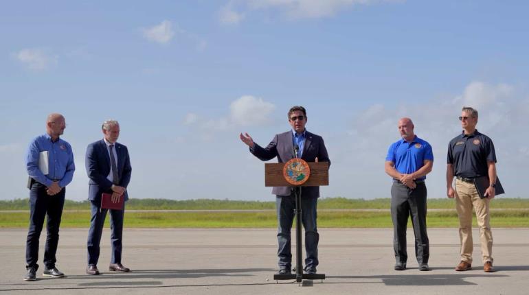 Inician deportaciones desde "Alligator Alcatraz", anuncia DeSantis