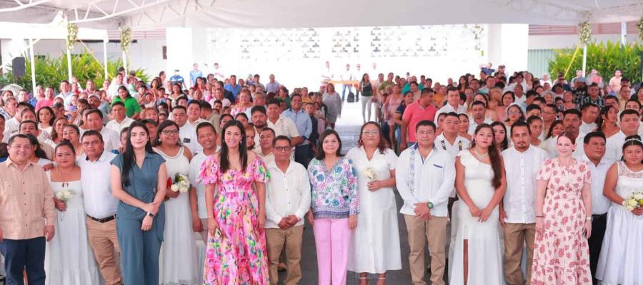 63 parejas se dan el sí en la Boda Colectiva 2025 en Centro 63 parejas se dan el sí en la Boda Colectiva 2025 en Centro
