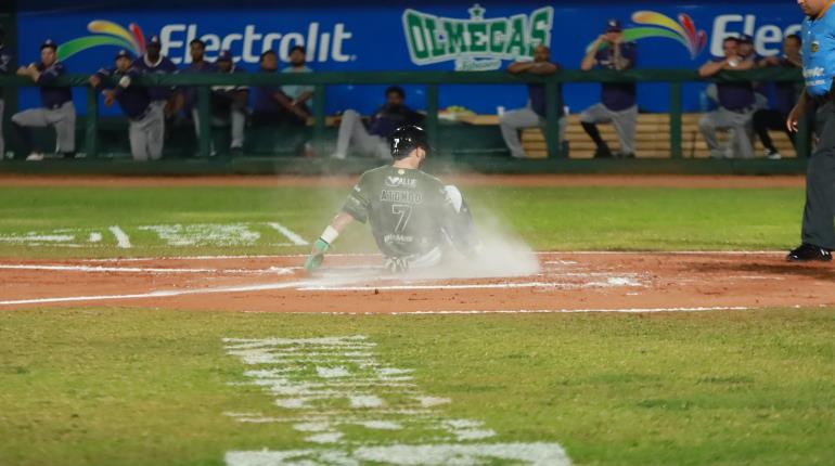 Olmecas vence 7-3 a Conspiradores y se meten a puestos de playoffs