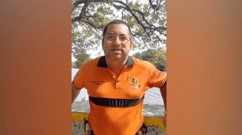 Botea Escuadrón Nacional de Rescate Paraíso para dar mantenimiento a ambulancia