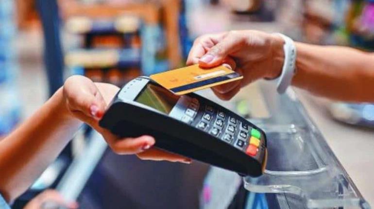 Es ilegal cobrar comisión por pago con tarjeta en establecimientos, advierte Profeco