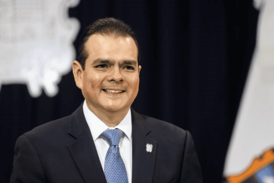 Otorgan amparo a exalcalde de Nuevo Laredo, está acusado de ejercicio ilícito del servicio público Otorgan amparo a exalcalde de Nuevo Laredo, está acusado de ejercicio ilícito del servicio público
