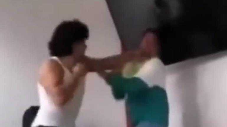 "Vuélvete a burlar de mi", alumno golpea a su maestro en la Universidad Politécnica de Tulancingo