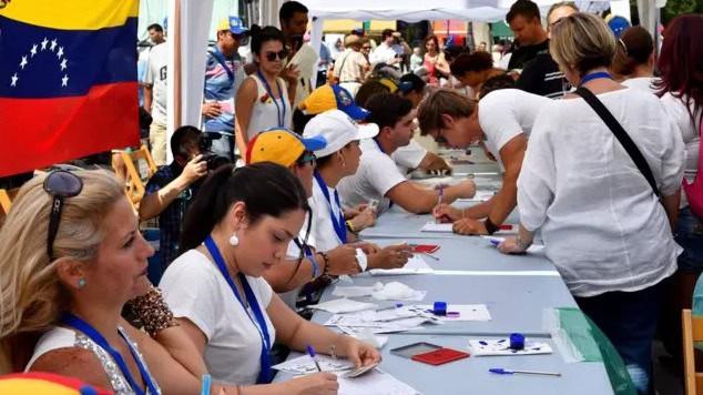 Venezuela vota por alcaldes y una consulta popular sin participación de la oposición