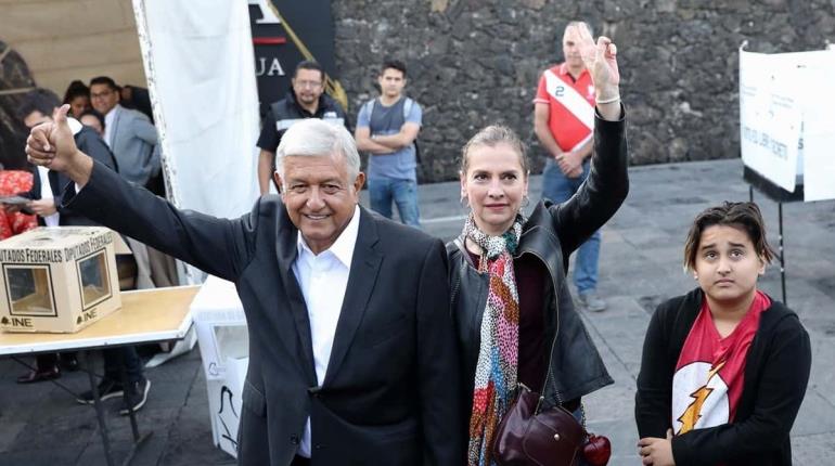 Esposa de AMLO y su hijo cambiarían residencia a España; Jesús estudiará Derecho en la Complutense