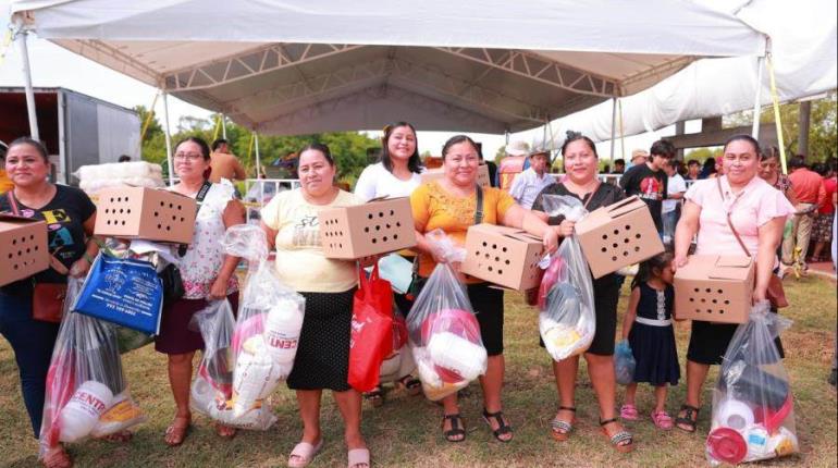 Entrega Centro aves de traspatio del programa de producción de pollitas ponedoras
