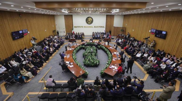 INE impone multas por 6.3 mdp a ministros electos por aparecer en "acordeones"
