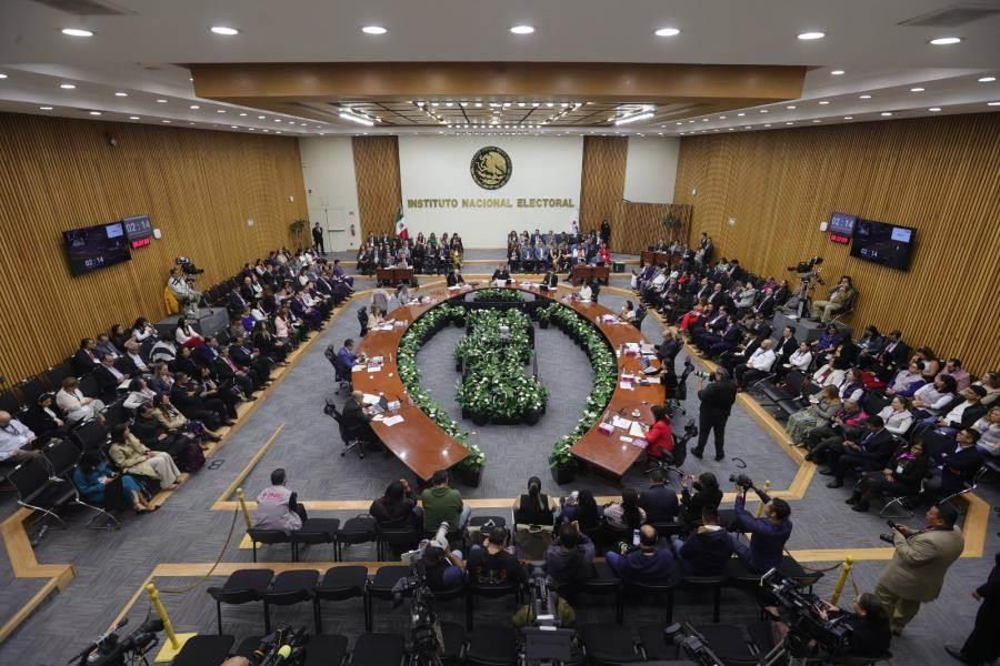 INE impone multas por 6.3 mdp a ministros electos por aparecer en "acordeones" INE impone multas por 6.3 mdp a ministros electos por aparecer en "acordeones"