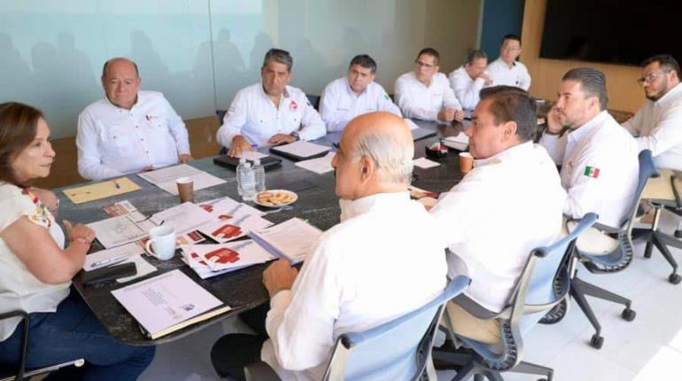 Dona PEMEX combustible, asfalto y camiones al gobierno de Veracruz